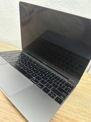 MacBook Gris Espacial