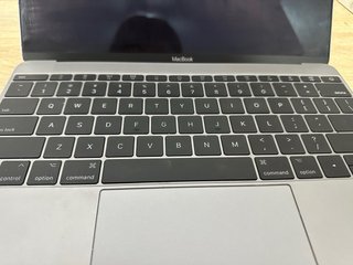 MacBook Gris Espacial