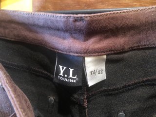 Pantalón marrón estampado