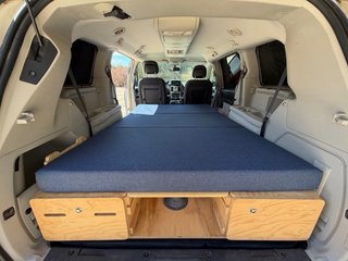 Chrysler Grand Voyager 2011 (Camper)