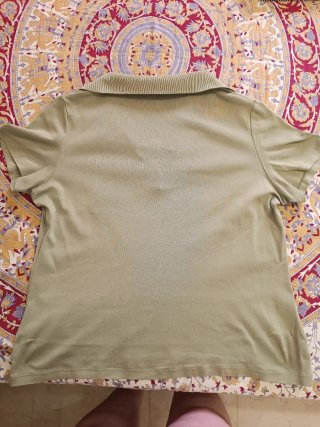 Camiseta verde cuello polo
