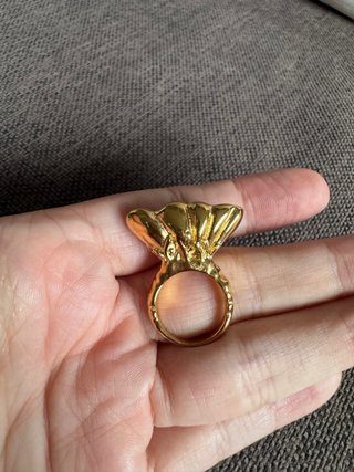 Anillo Flor Arena Roja Dorado