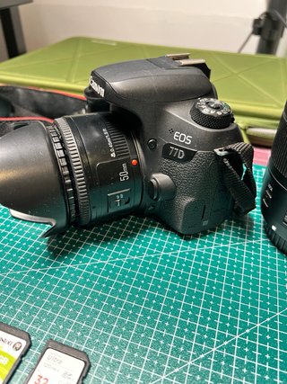 Kit Canon EOS 77D + Lentes 35mm y 50mm