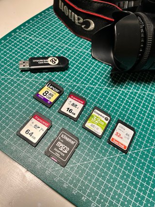 Kit Canon EOS 77D + Lentes 35mm y 50mm