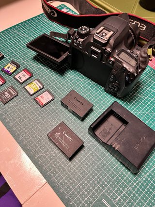Kit Canon EOS 77D + Lentes 35mm y 50mm