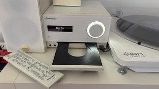 Microcadena Pioneer CM32BT + Tocadiscos ION Pure L