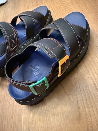 Sandalias Dr. Martens Negras y Azules