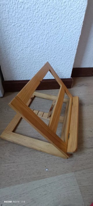 Reposilibros de madera