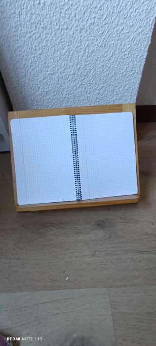Reposilibros de madera