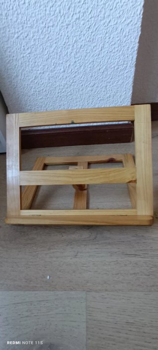 Reposilibros de madera
