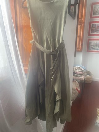 Vestido largo elegante verde con cinturón