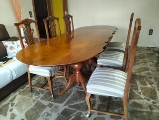 Mesa de comedor de madera con 6 sillas