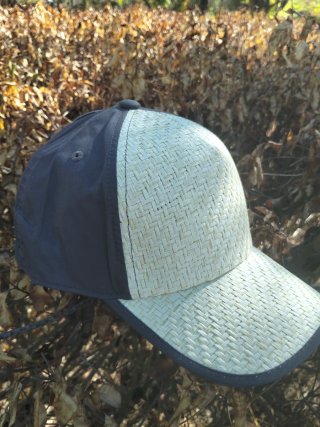 Gorra vintage tejida beige y negra