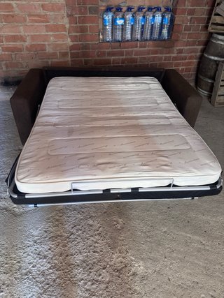 Sofá cama marrón