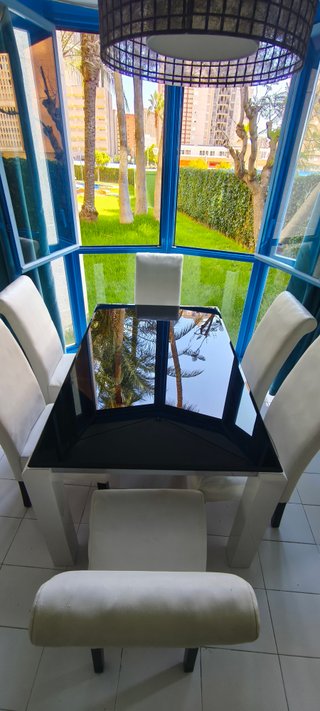 Mesa de comedor con 6 sillas