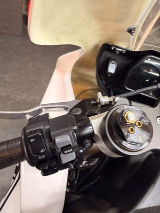 YAMAHA R1 RACE