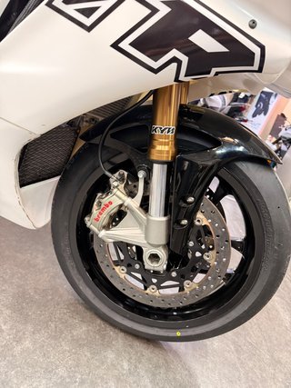 YAMAHA R1 RACE