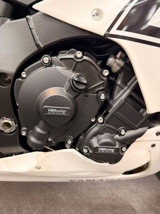 YAMAHA R1 RACE