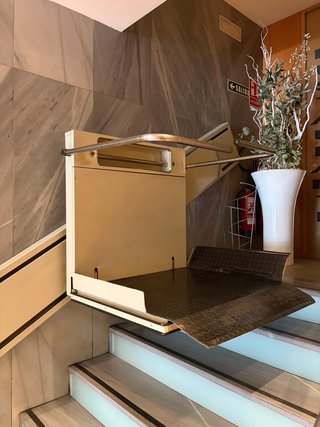 Plataforma elevadora para escaleras