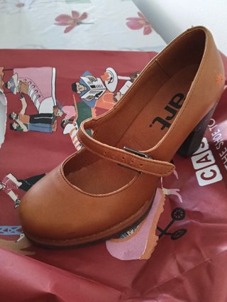Zapatos de tacón marrones Art