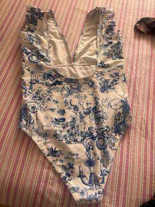 Bikini blu poco usato e tre costumi nuovi
