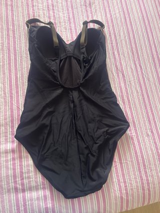 Bikini blu poco usato e tre costumi nuovi