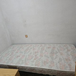 Regalo Mesita de noche , somier,colchóny armario
