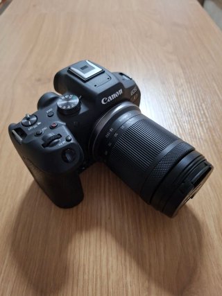 Canon EOS R7