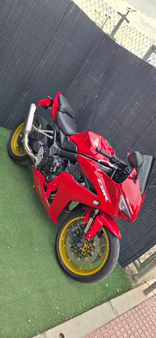 Honda CBR650R E-Clutch 2024 Roja A2