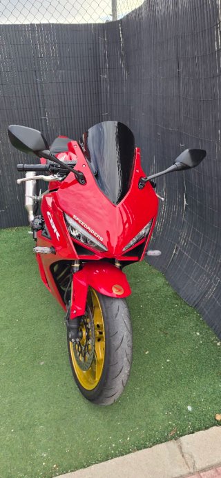 Honda CBR650R E-Clutch 2024 Roja A2