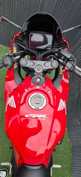 Honda CBR650R E-Clutch 2024 Roja A2