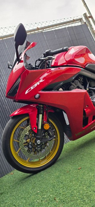 Honda CBR650R E-Clutch 2024 Roja A2