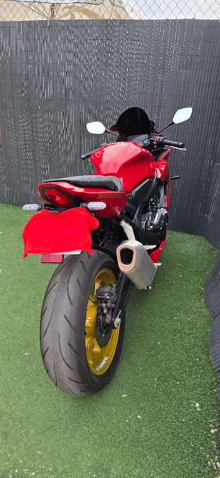 Honda CBR650R E-Clutch 2024 Roja A2
