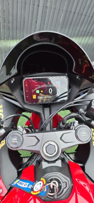 Honda CBR650R E-Clutch 2024 Roja A2