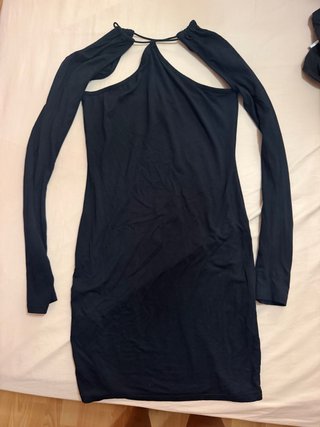 Vestido negro manga larga cut-out