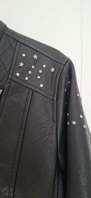 Chaqueta Pepe Jeans Negra Tachuelas