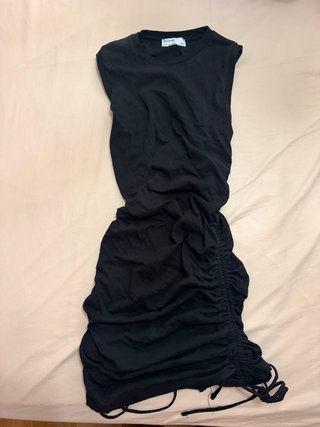 Vestido tubo Bershka negro fruncido