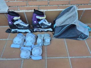 Patines en línea Oxelo morados y protecciones