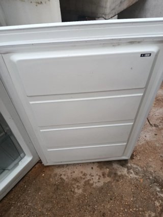 Congelador vertical Teka con cajones