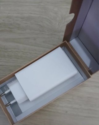 Batería externa blanca