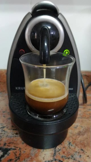 Cafetera Nespresso Krups XN 2005