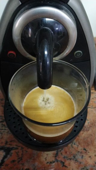 Cafetera Nespresso Krups XN 2005