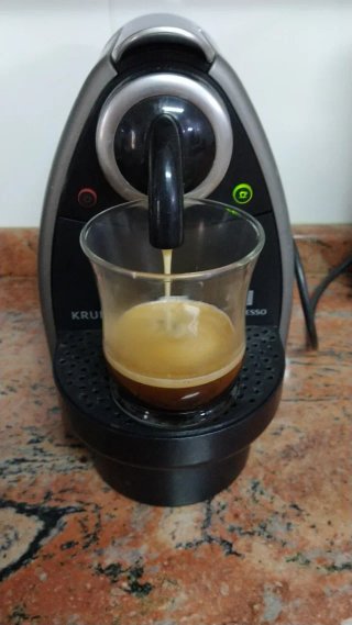 Cafetera Nespresso Krups XN 2005