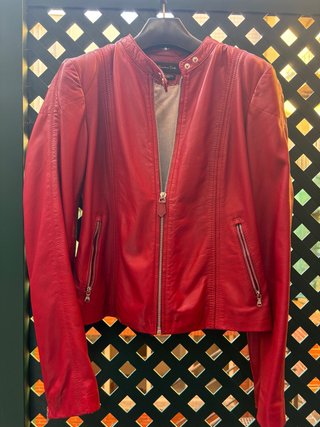 Chaqueta de cuero Massimo Dutti roja