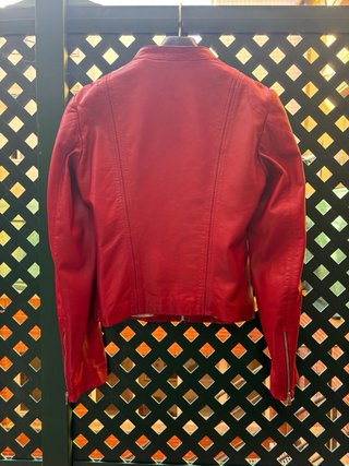 Chaqueta de cuero Massimo Dutti roja