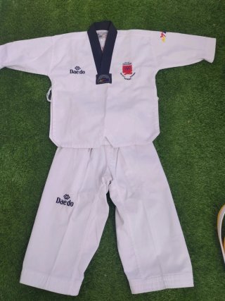 Kimono Taekwondo Daedo Blanco y Amarillo