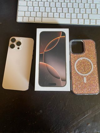 iPhone 16 Pro Max Dorado/Plateado