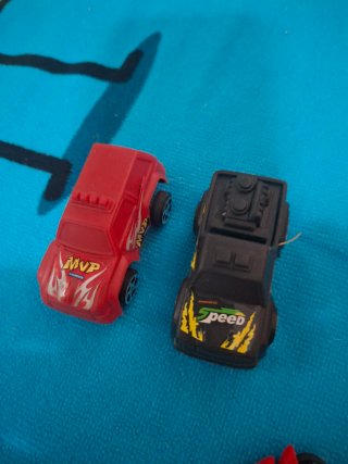 Camión y coches de juguete