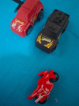 Camión y coches de juguete