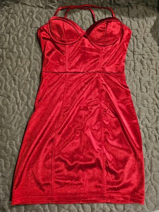 Vestido corto satinado elástico rojo